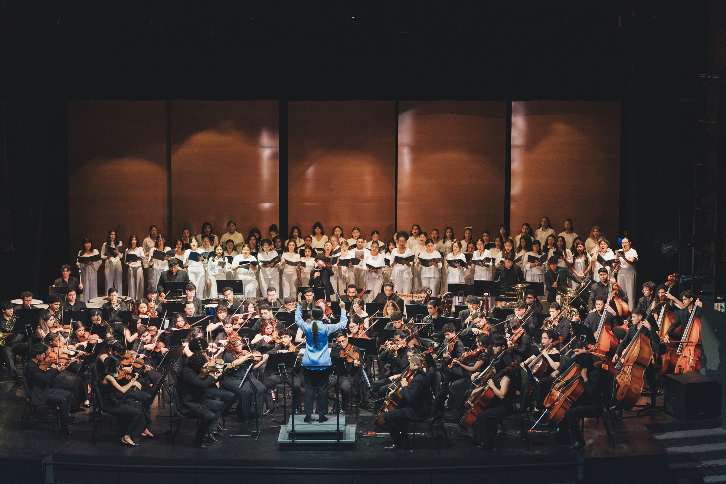 Una orquesta de jóvenes músicos que suena a 15 países iberoamericanos