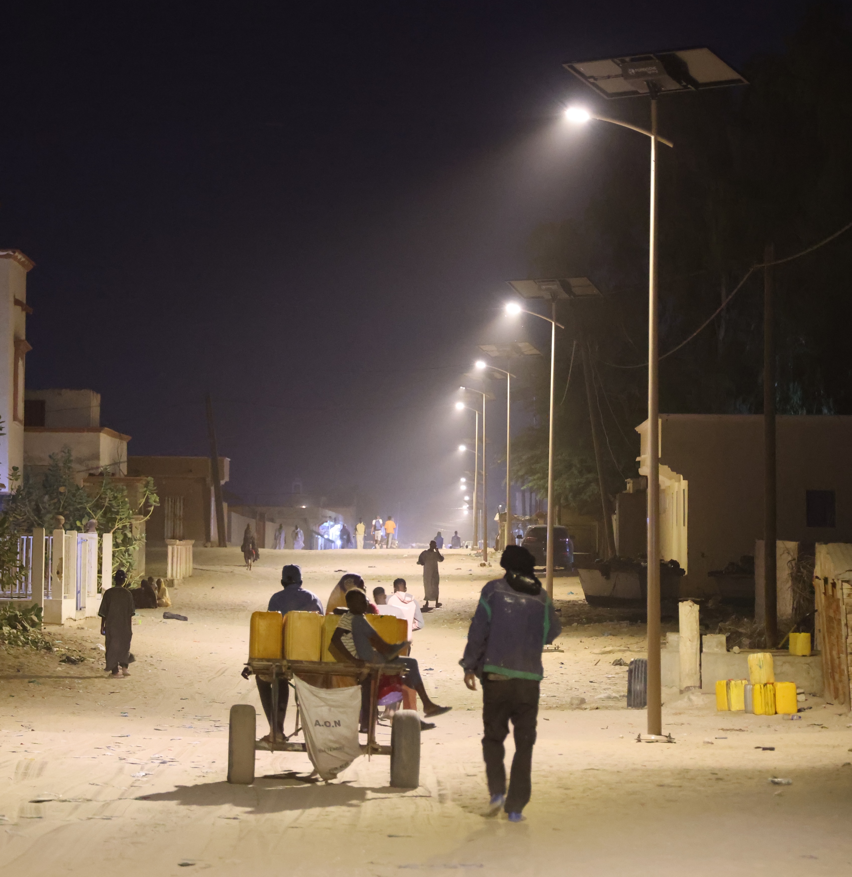 El nuevo alumbrado público solar en el distrito de Toujounine