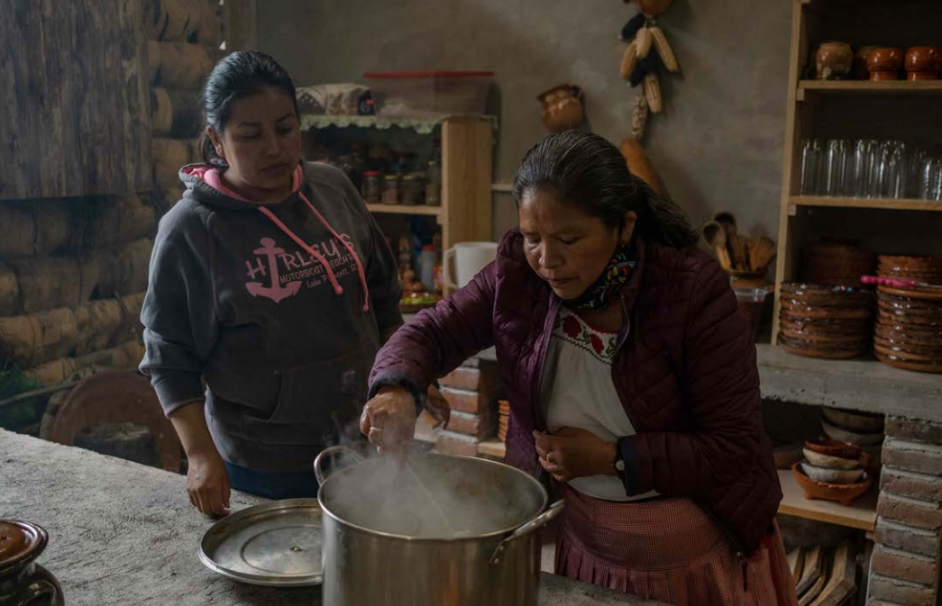 Cocineras tradicionales de Santiago de Anaya en Hidalgo (México) recrean su legado gastronómico ...
