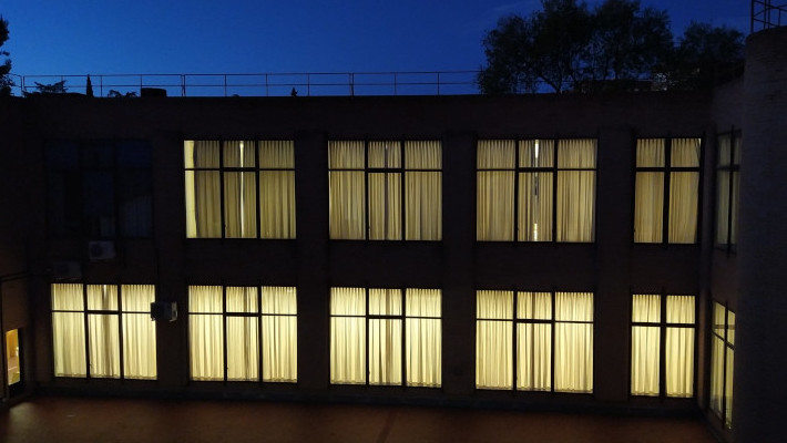 Exterior de las salas de lectura desde el patio interior