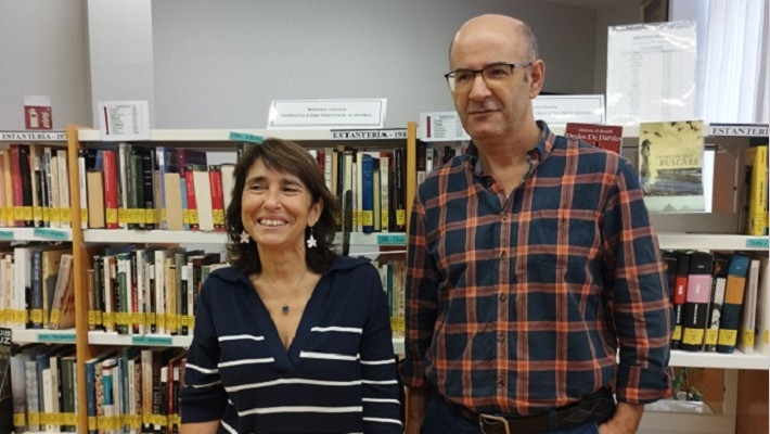 Luisa Mora, responsable de la Biblioteca Islámica, y Mezouar El Idrissi