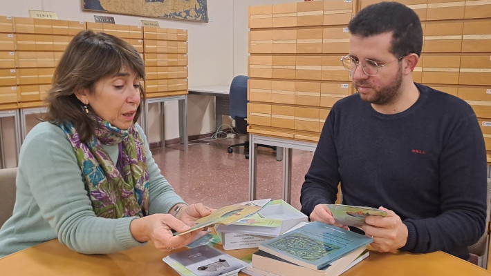 Luisa Mora, responsable de la Biblioteca Islámica (AECID) y M. Saibari