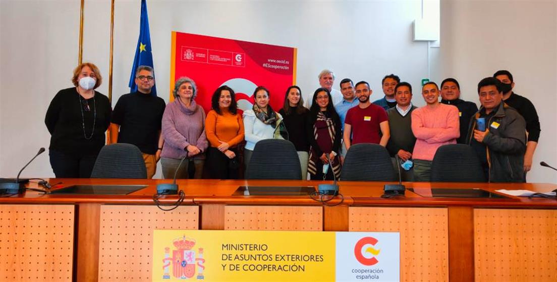 Encuentro con los receptores de las Becas del Agua: aprendizajes y experiencias para contribuir ...