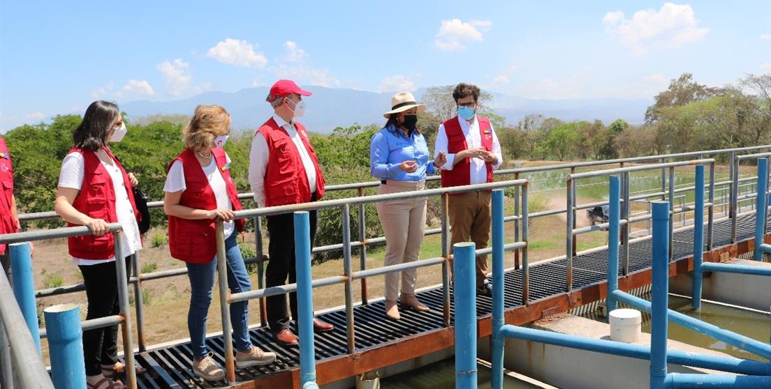 Visita a la planta de depuración de Lajamaní