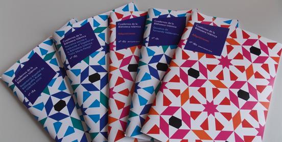 Un abanico de libros de colores