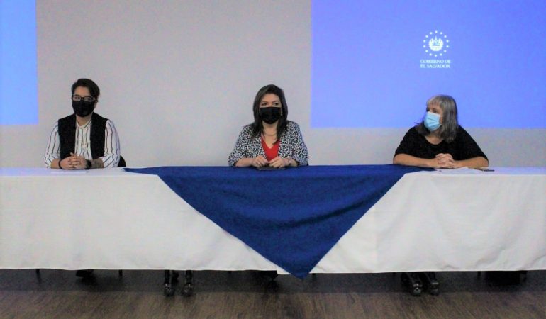 Cristina Aldama, Coordinadora General de la AECID El Salvador, participó en la firma de la carta ...