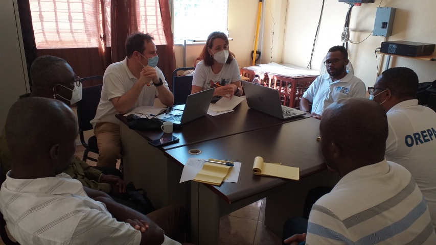 Miembros del equipo técnico de la Agencia Española de Cooperación Internacional para el ...