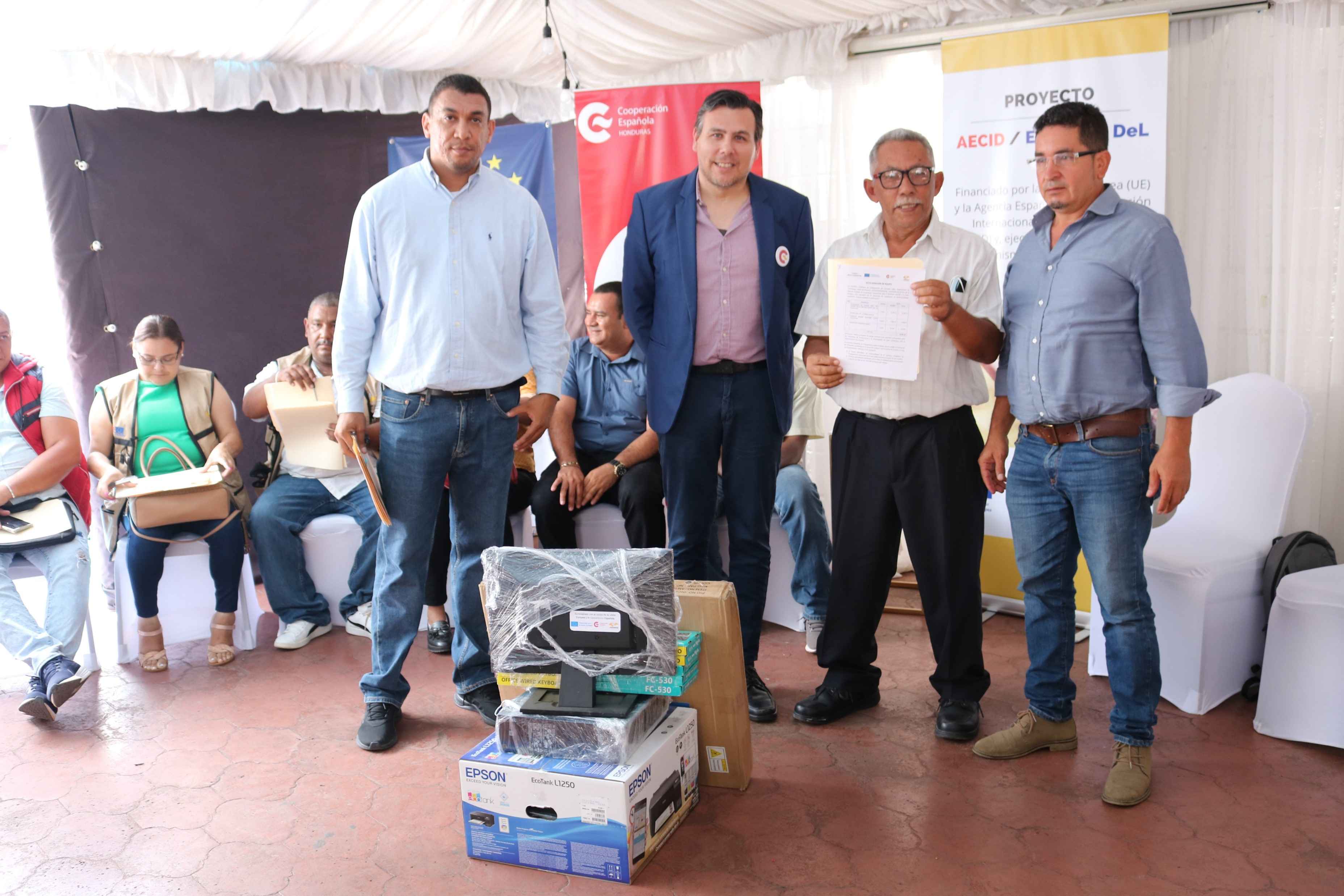 Fortalecen la transparencia y la participación ciudadana con la entrega de equipo de cómputo a ...
