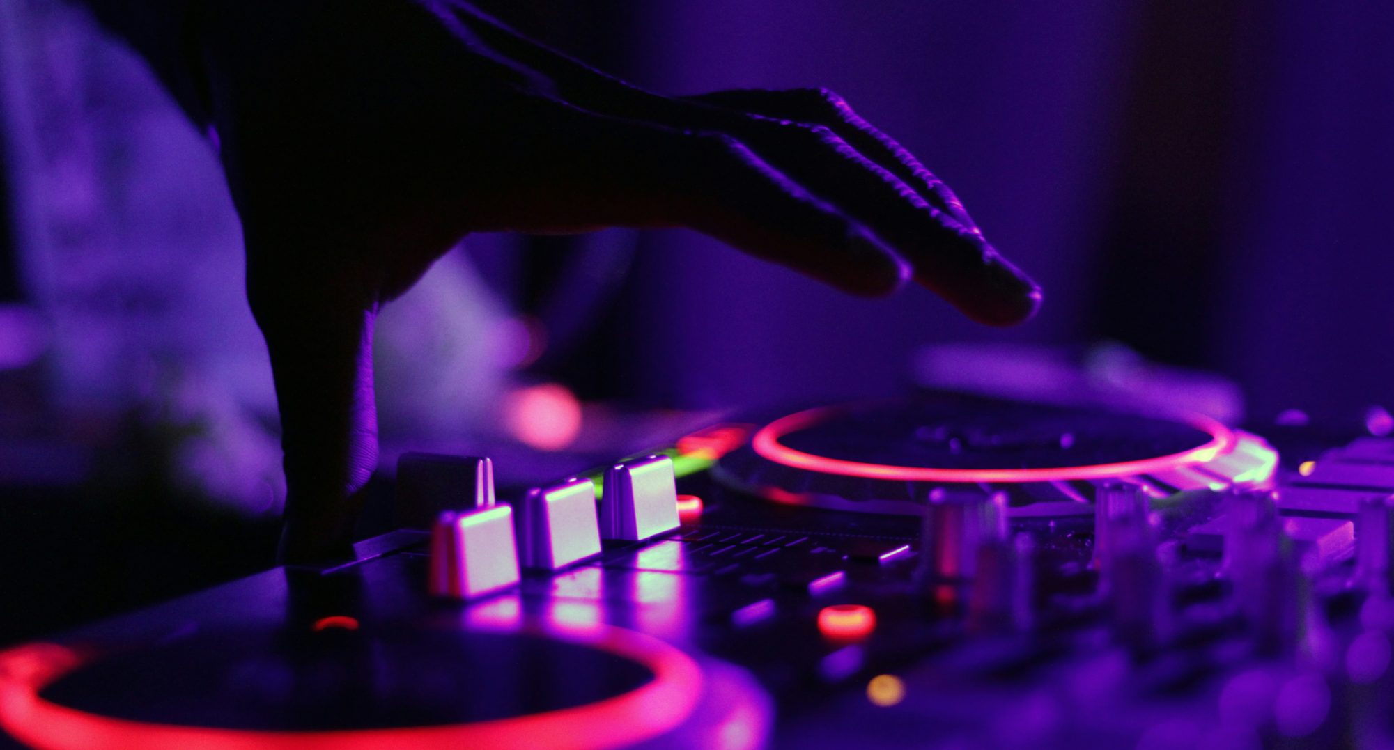 Formación en cabina DJ estandarizada