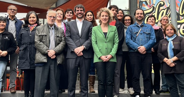 Ministro de Cultura de Gobierno de España visita el CCE Santiago y se reúne con equipo del proyecto Archivo del Exilio Español en Chile