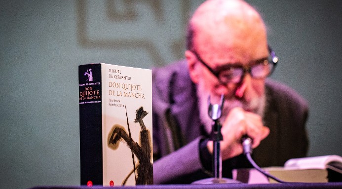 Zurita inaugura la tradicional y maratónica Lectura del Quijote con la participación de decenas de personas: ¡Gracias a todos!