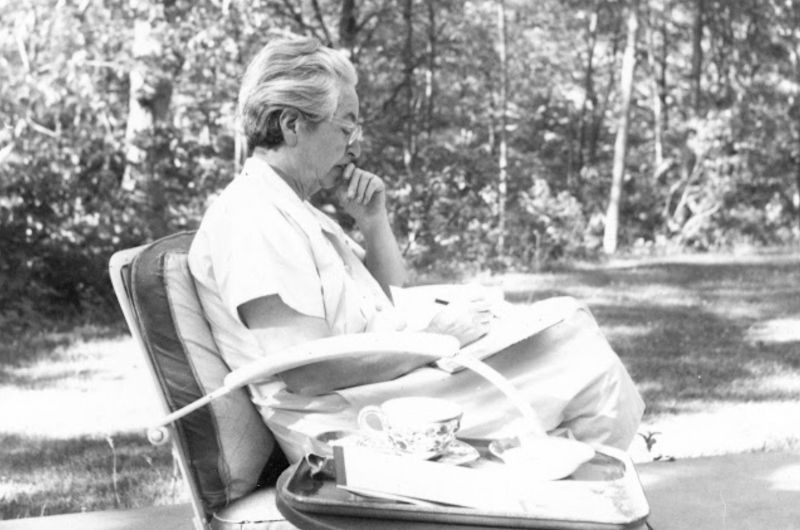 El CCESantiago se une al masivo homenaje institucional para conmemorar el 80° aniversario del Nobel a Gabriela Mistral
