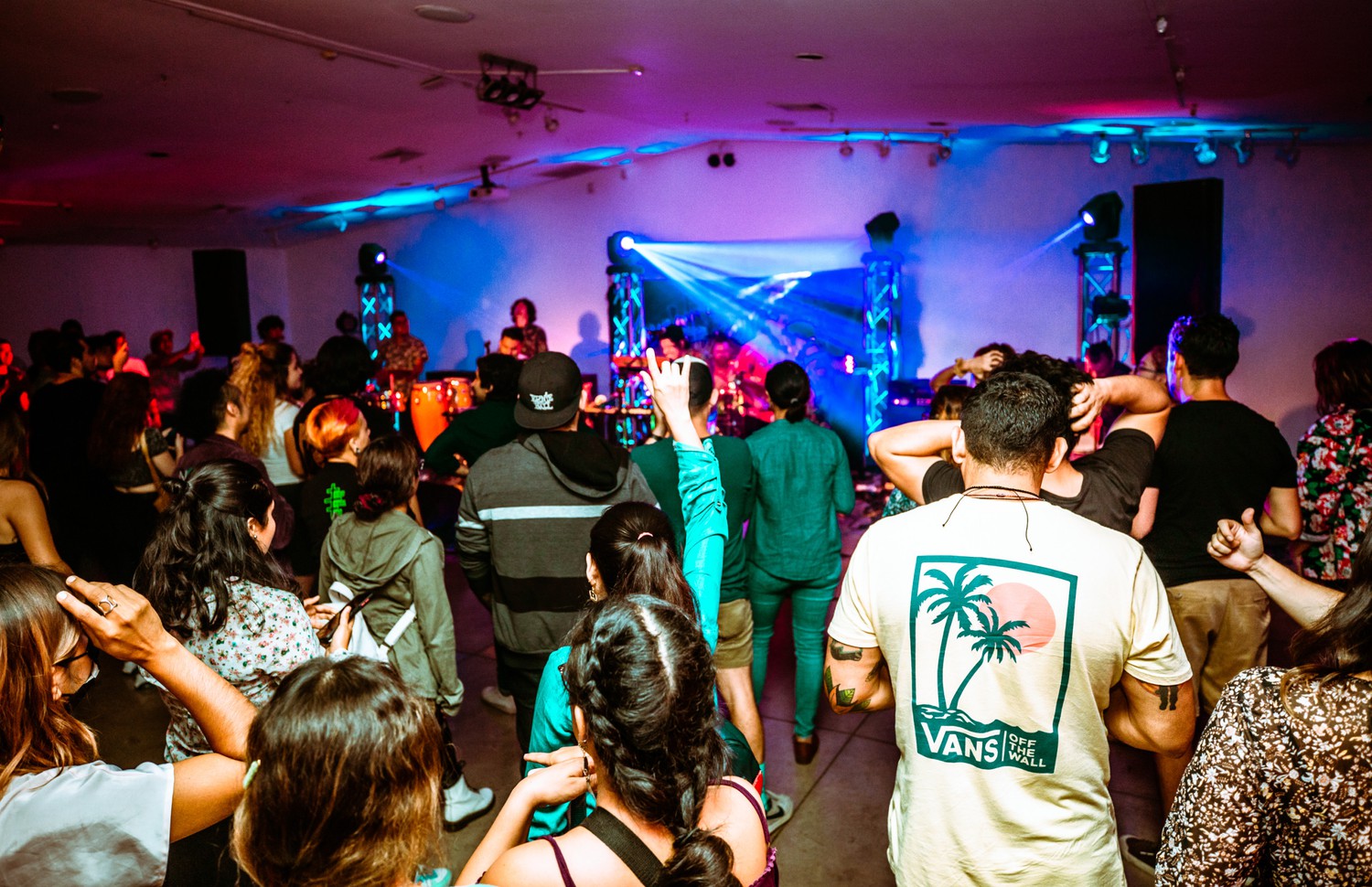 Público mirando al escenario