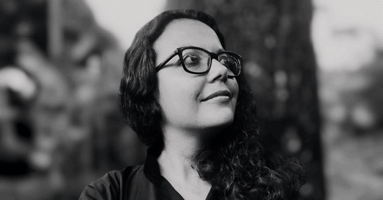 Una fotografía en blanco y negro de la facilitadora de esta actividad: Illimani de los Andes