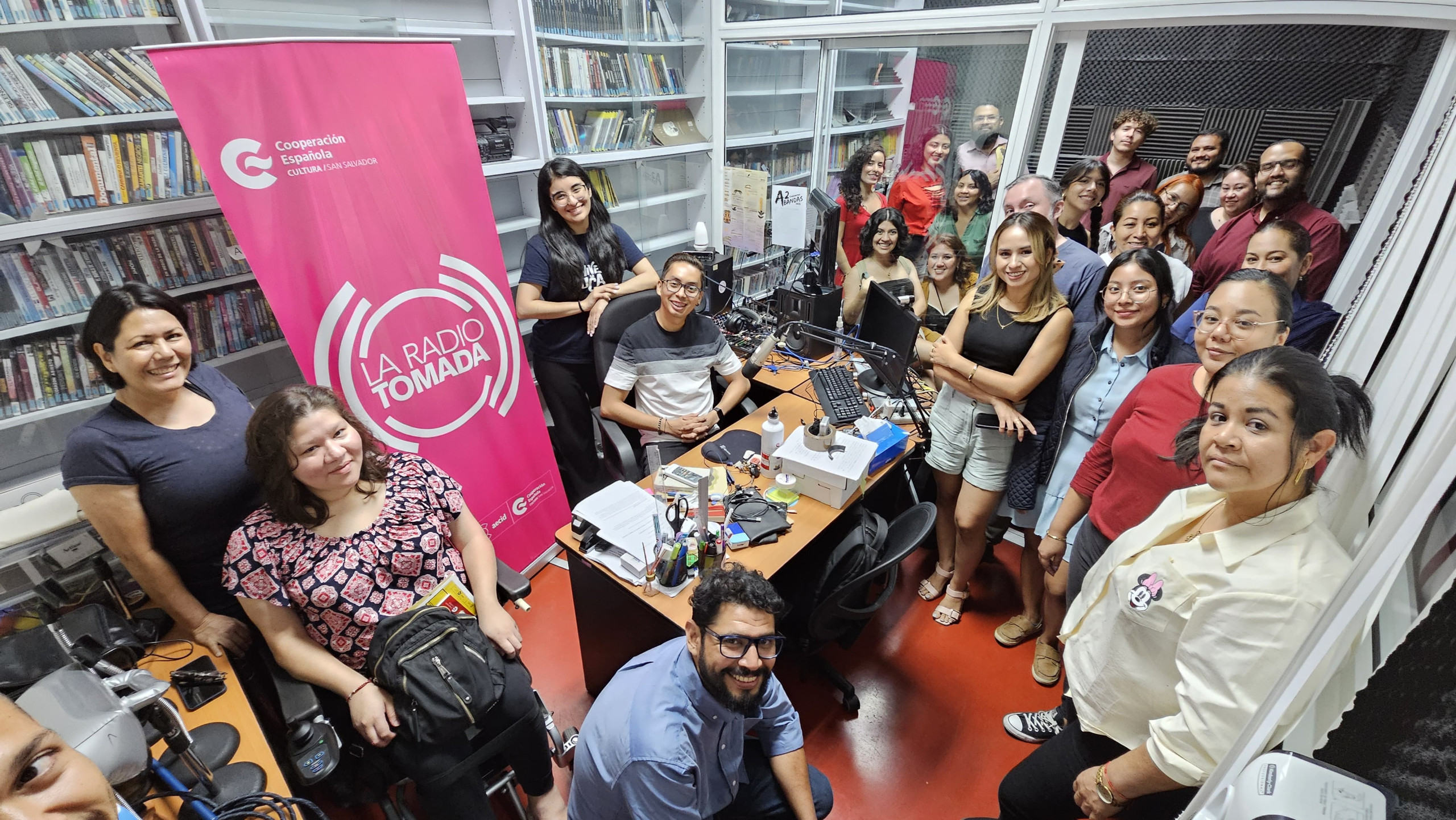 La Radio Tomada con el Da Mundial de la Radio