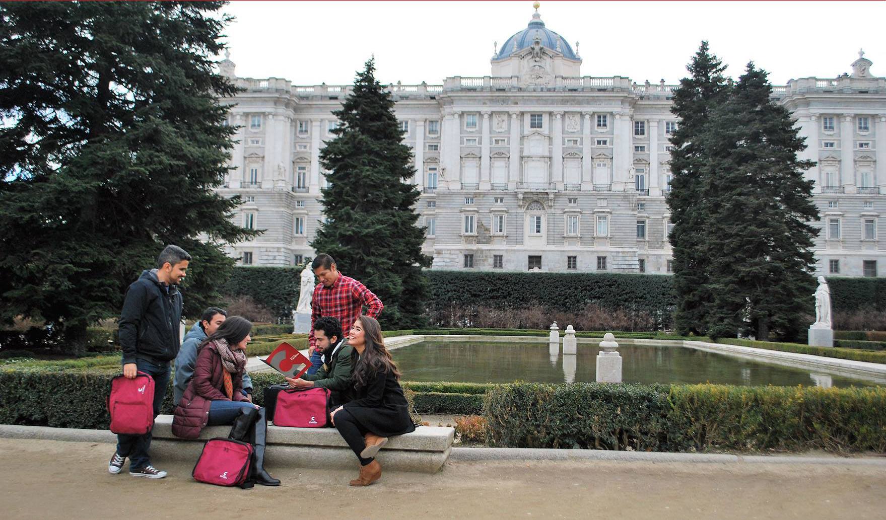 Becas de la Fundacin Carolina