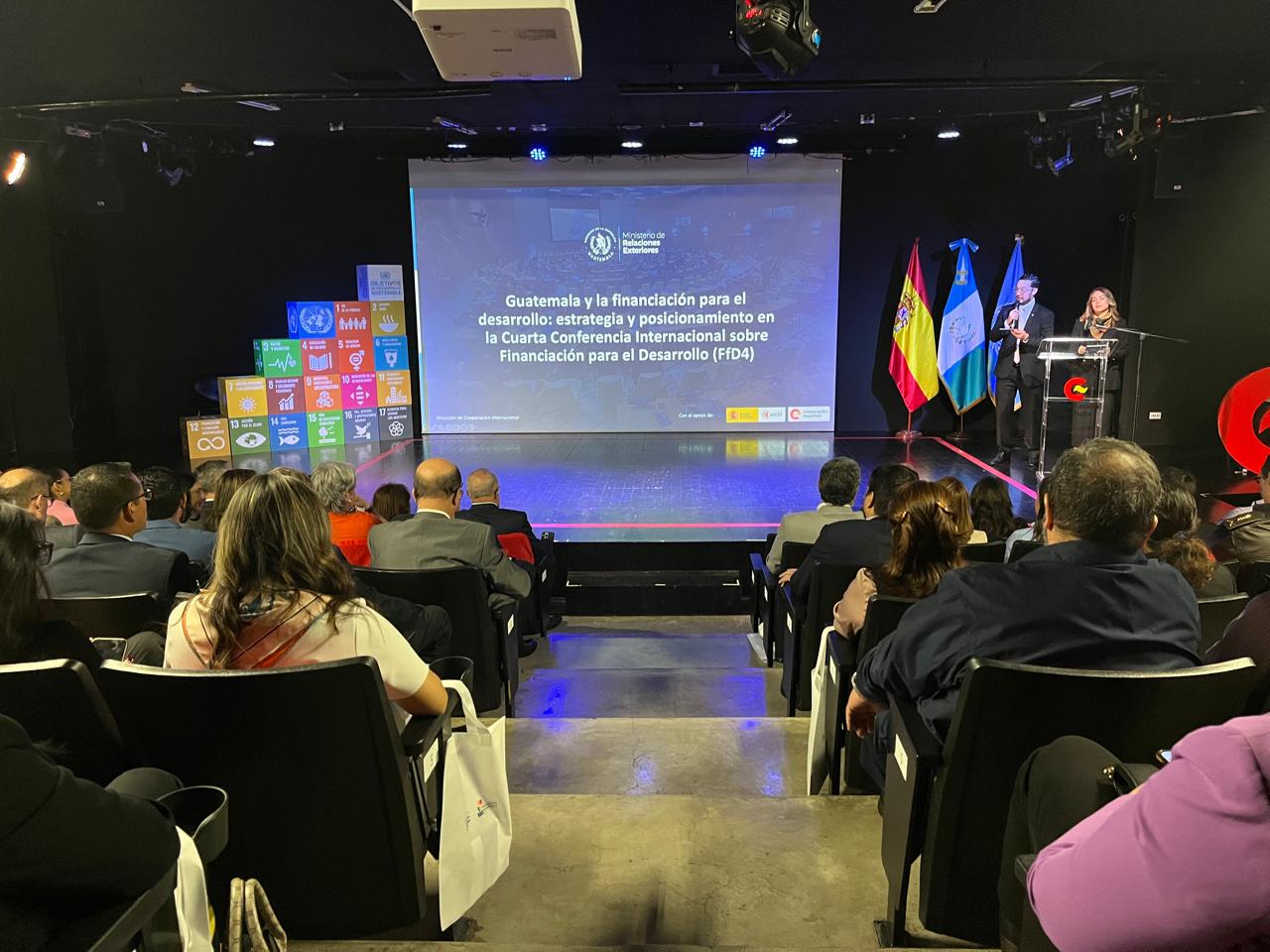 Fotografía de conferencia de la AECID en Guatemala