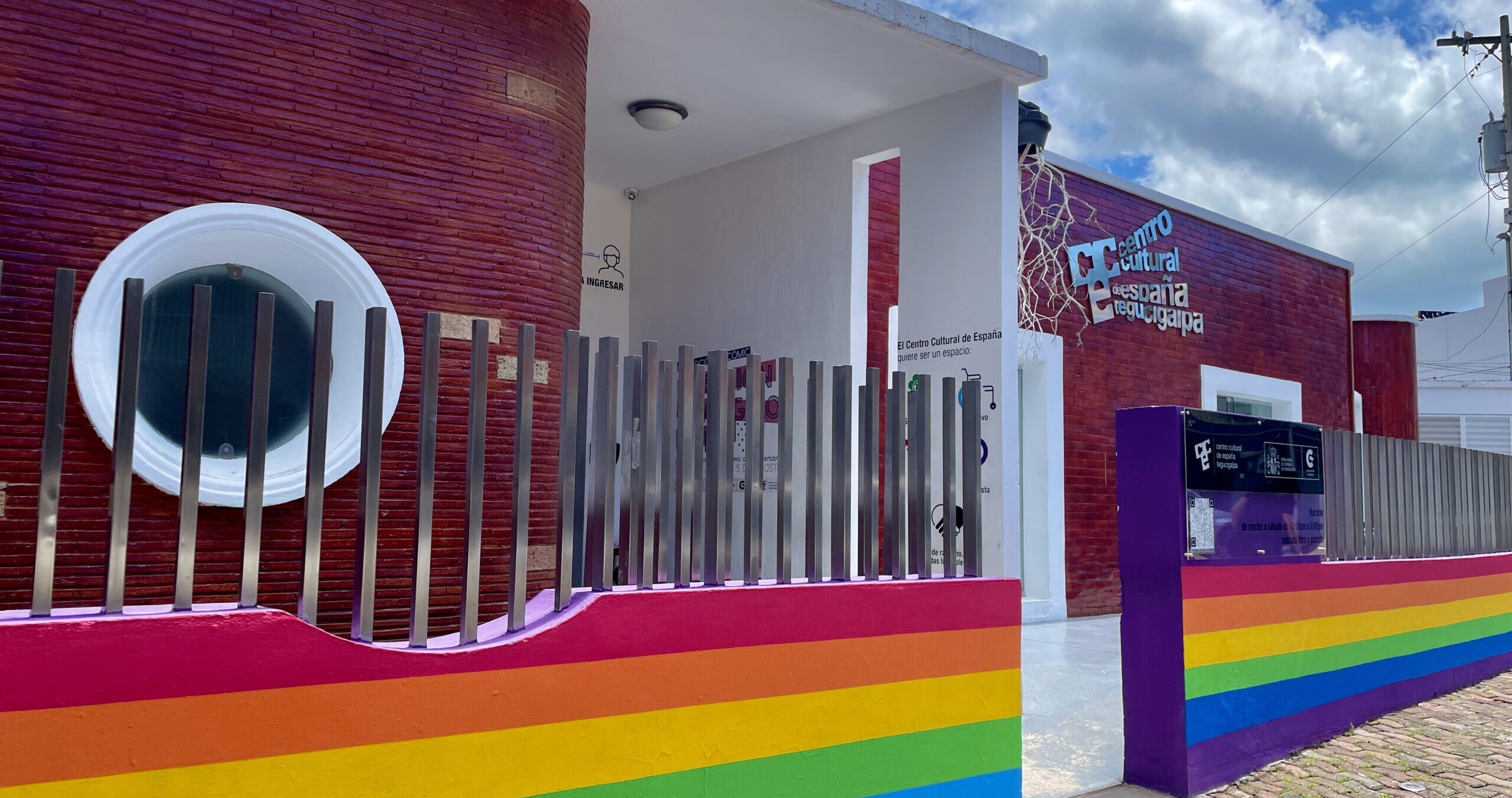 Fachada del CCET
