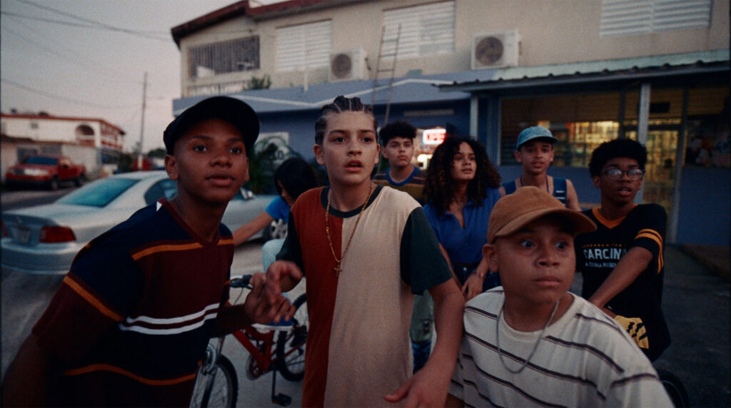 Niños asombrados