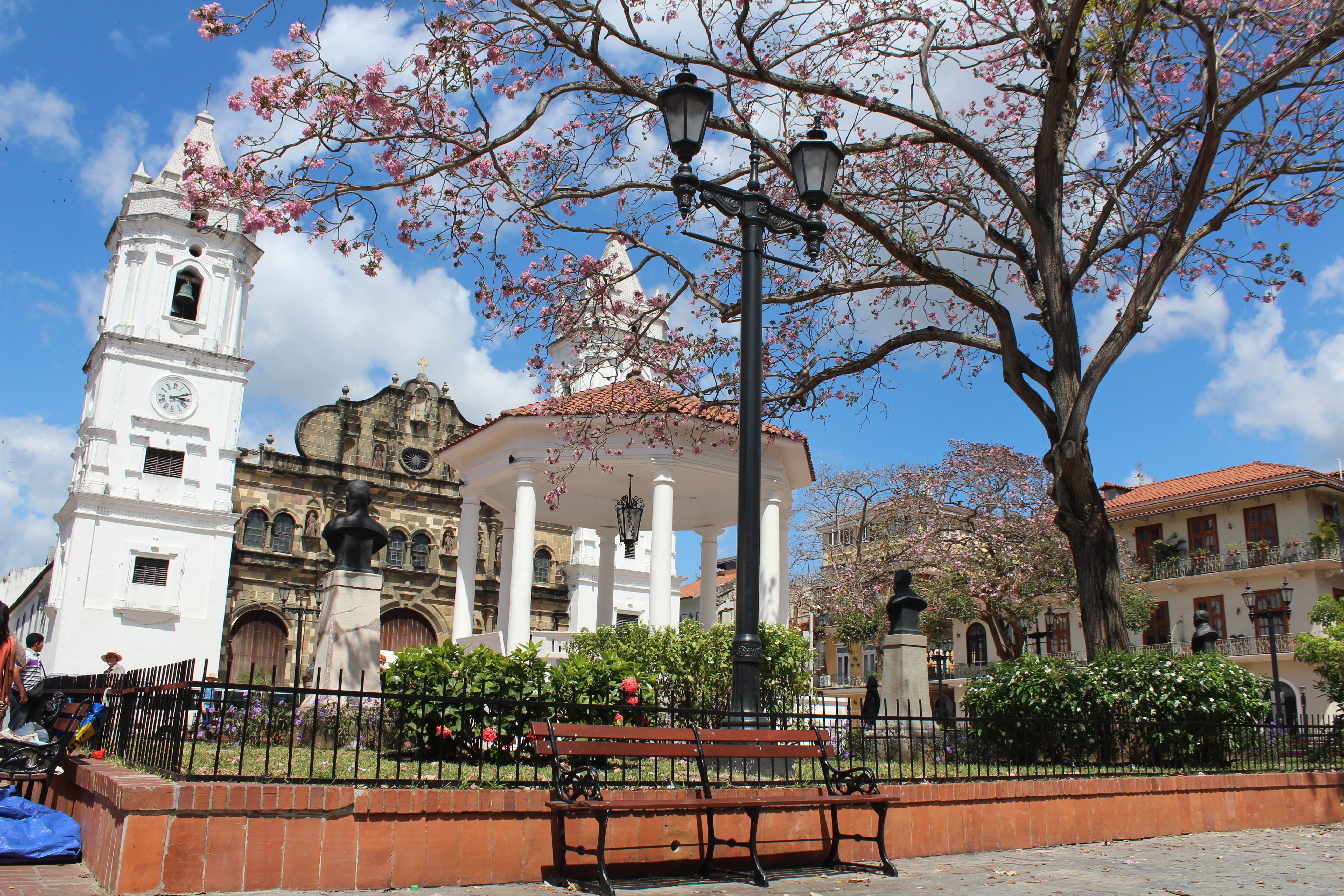 Recorrido guiado: esculturas y monumentos del Casco Viejo