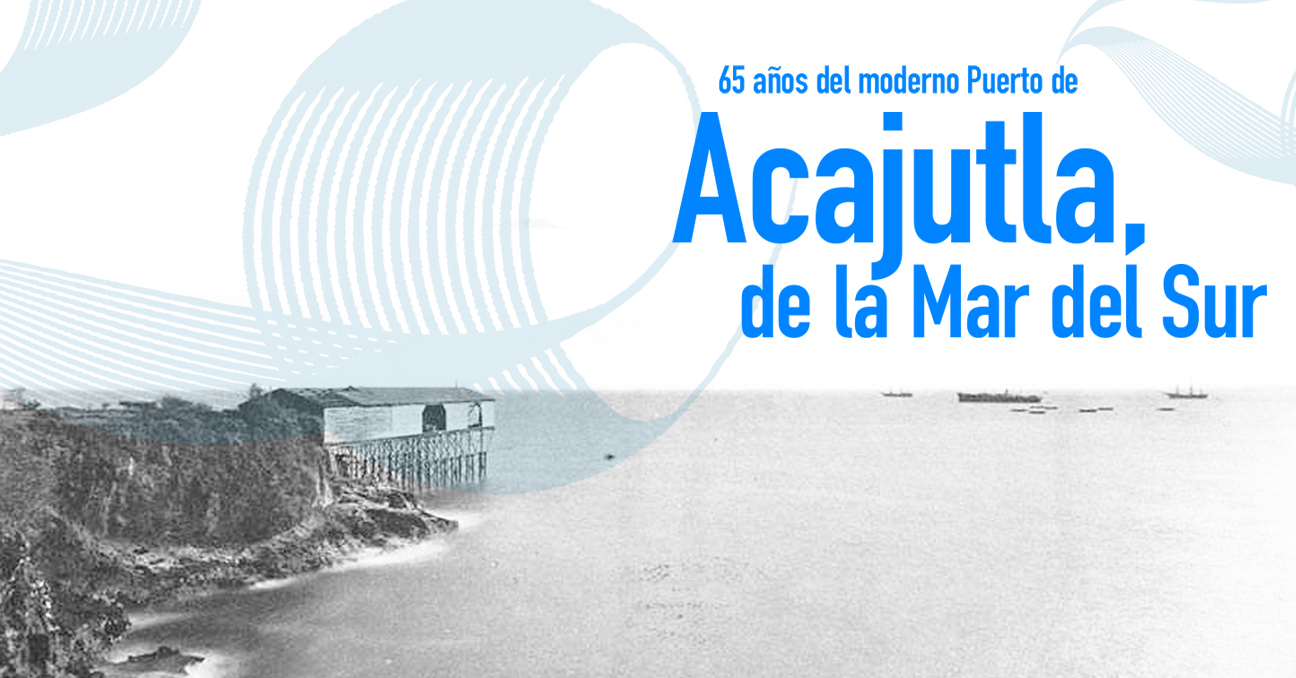 Una fotografía en blanco y negro del antiguo puerto de Acajutla y un texto con el título del conversatorio: 65 años del moderno Puerto de Acajutla, de la Mar del Sur