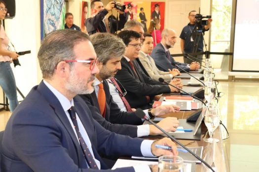 Autoridades durante el acto