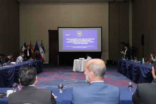 Durante el acto con presentación de fondo
