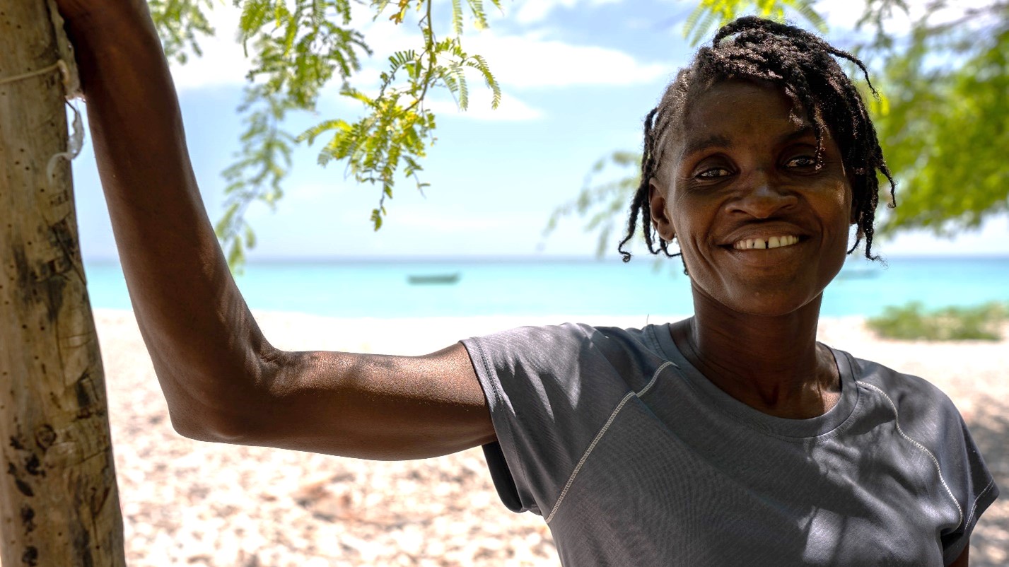 Nona Pierre, de 41 años y madre de siete hijos, abandonada por los padres de sus hijos en múltiples ocasiones. dirige ahora su propio negocio y anima a otras mujeres a iniciar el suyo propio. Belle Anse (Sudeste de Haití). ©WFP/Pedro Rodrigues