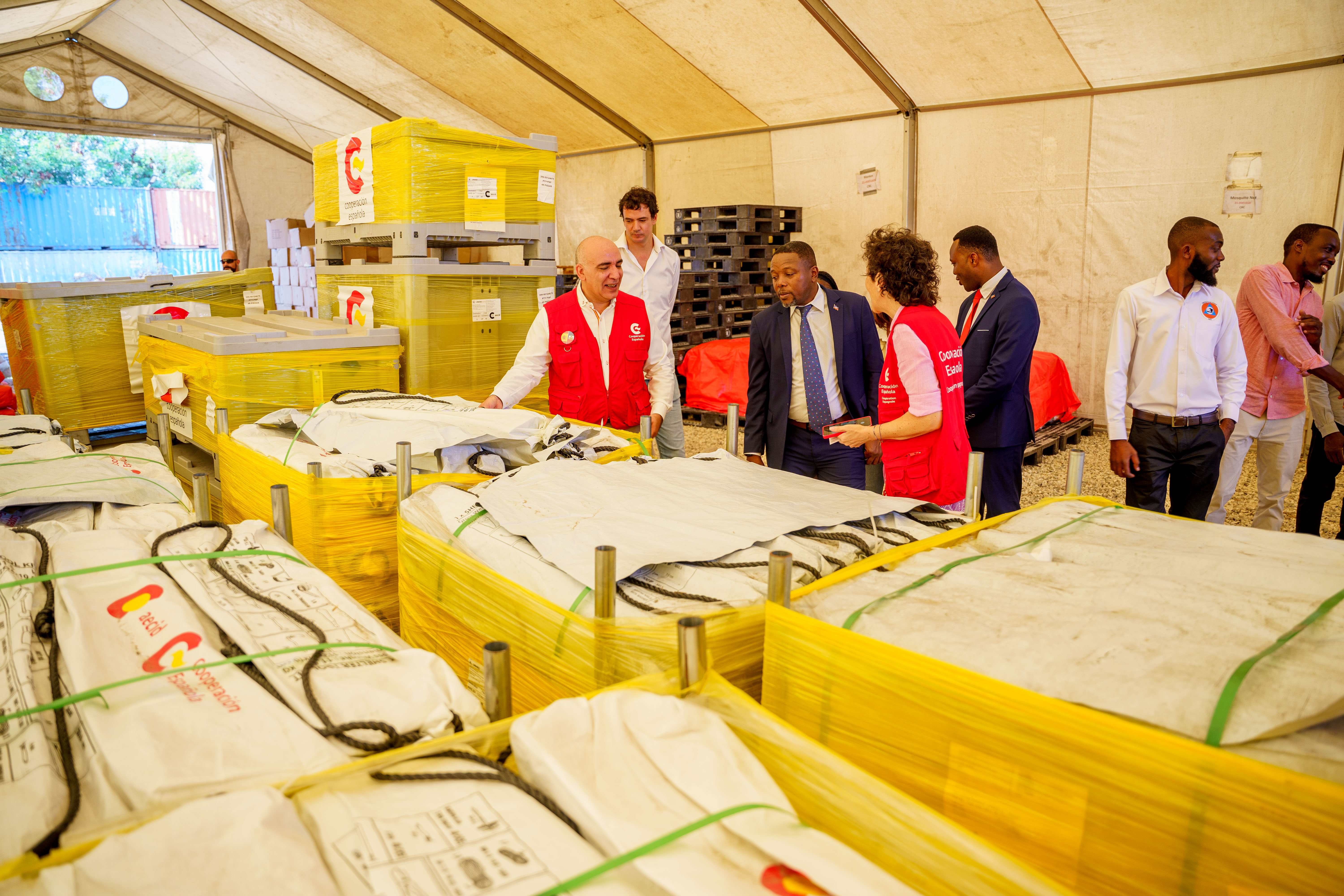 Visita a los almacenes de la Dirección de la Protección Civil en Puerto Príncipe (Haití)