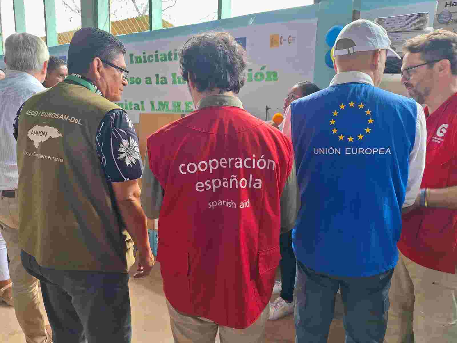 Diplomáticos de UE, España y Francia en Honduras entregan suministros médicos y recursos a comunidades Miskitu y Tawahka de Wampusirpi como parte del proyecto AECID/EUROSAN DeL.