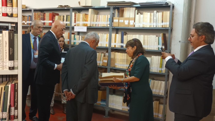Visita al depósito de libros de la Biblioteca Islámica (AECID)