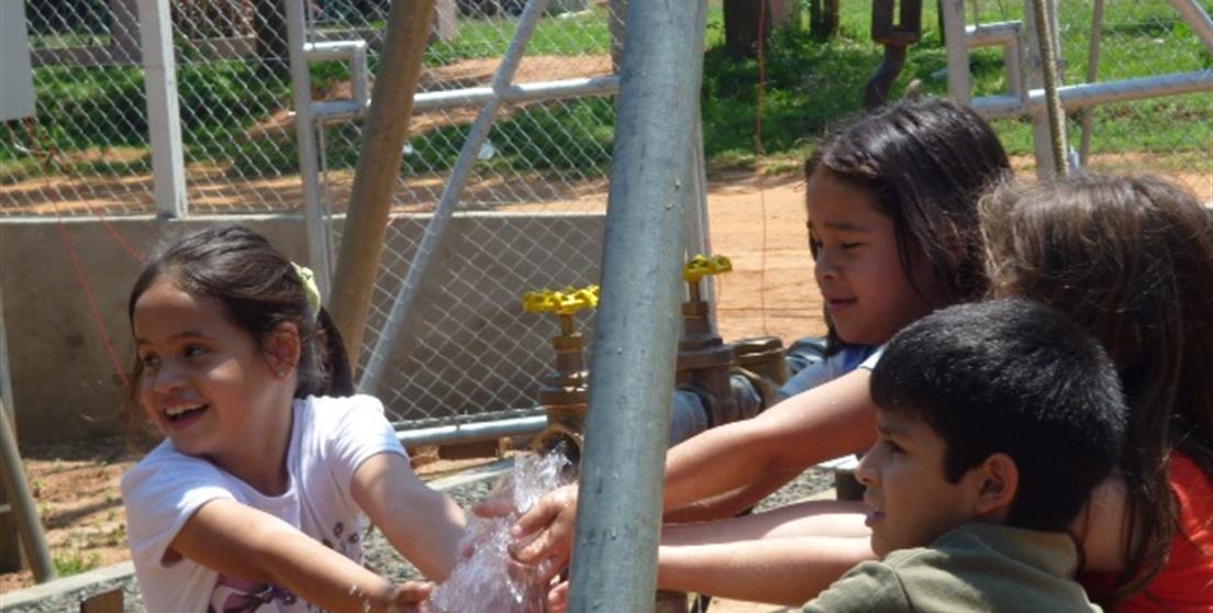 El programa PRY-014-M llevará agua a los indígenas paraguayos con el FCAS.Paraguay
