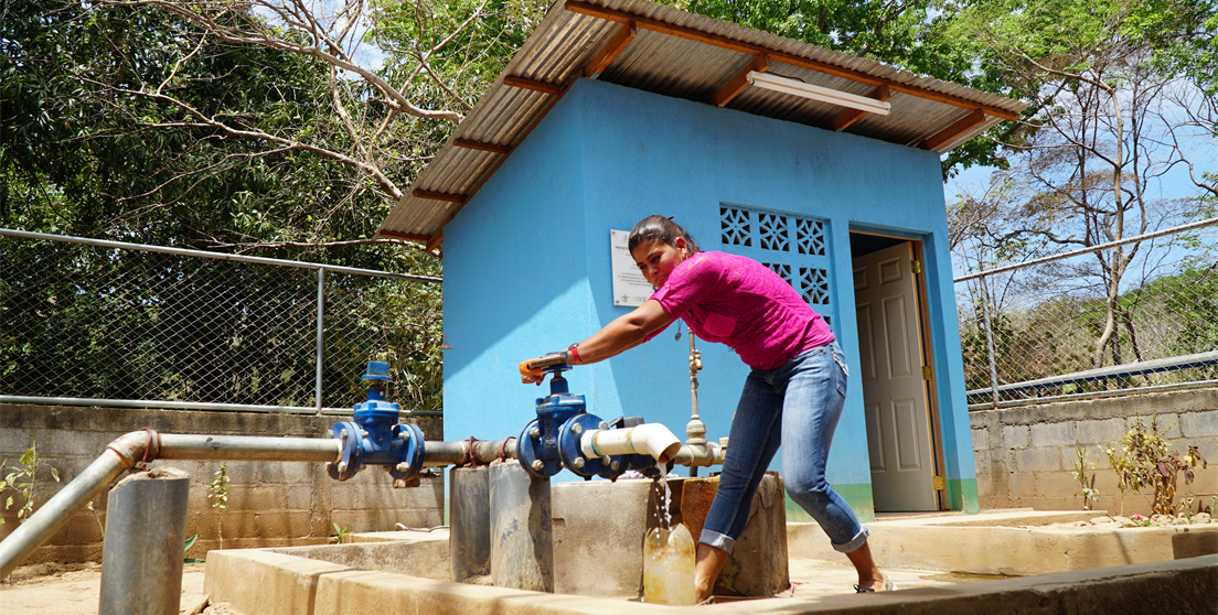 mujeres fontanera en Nicaragua